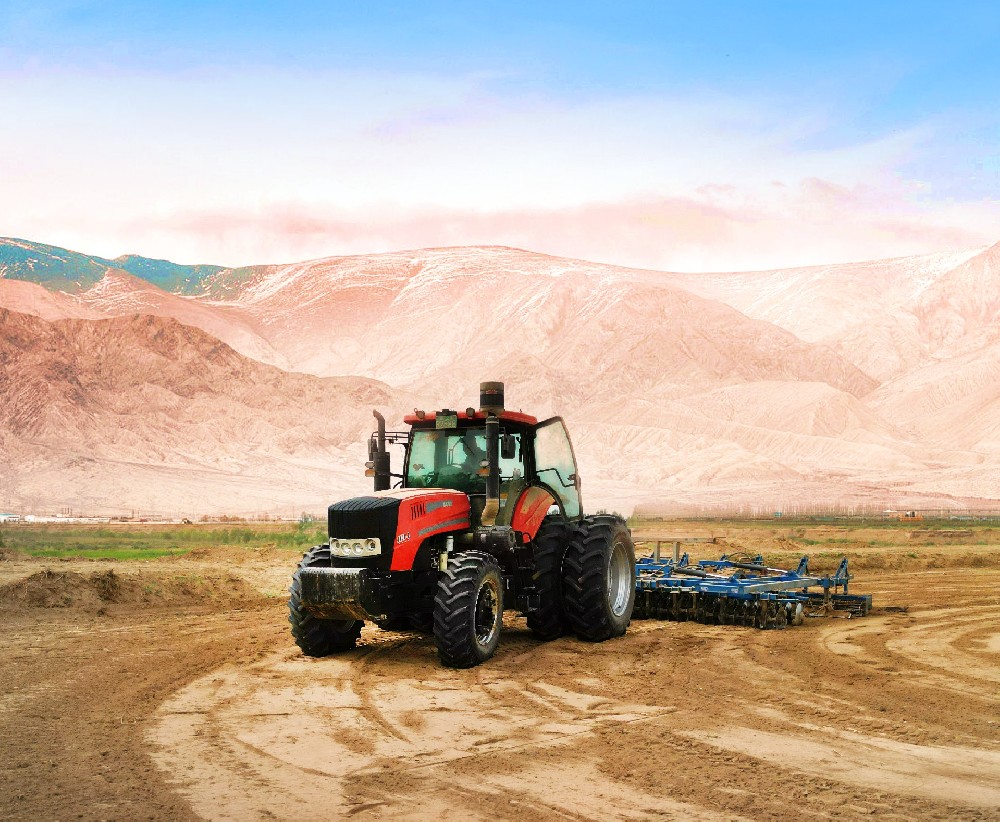 徐州凱爾2404-A帶聯(lián)合整地機(jī)作業(yè)