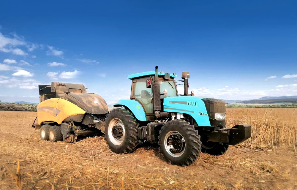 徐州凱爾2204-B帶紐荷蘭打包機(jī)作業(yè)