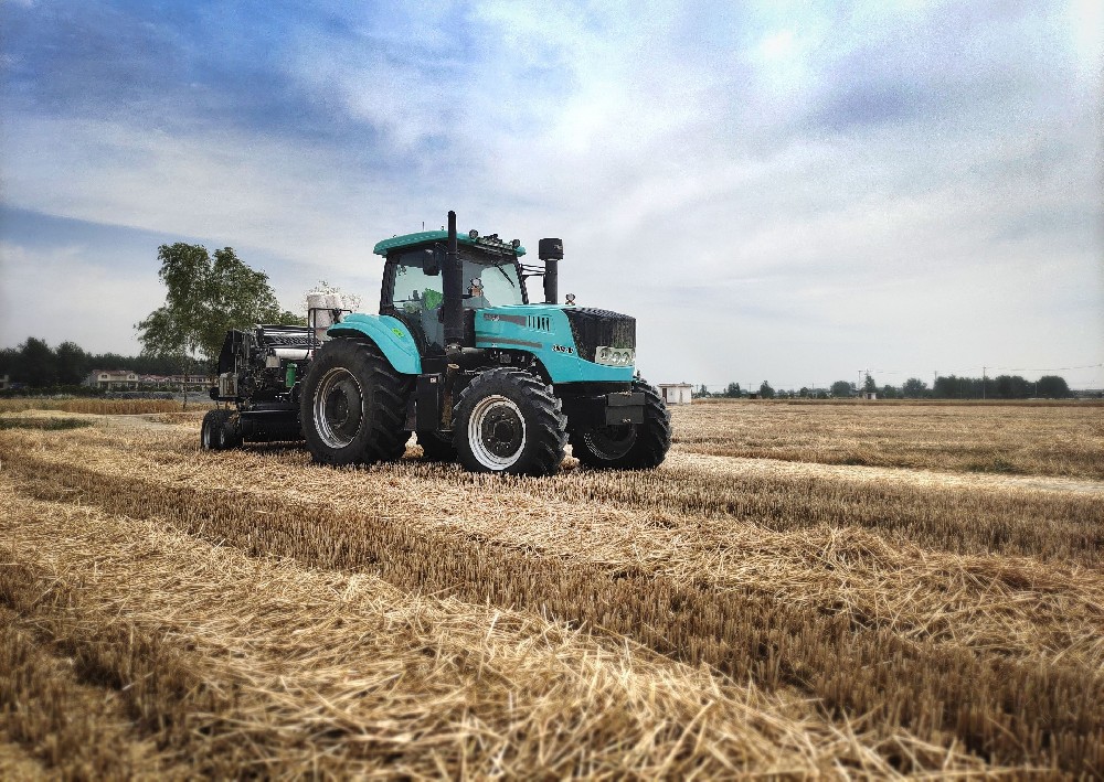 徐州凱爾2004-D2帶大圓捆打包機(jī)作業(yè)