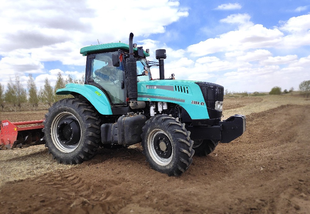 徐州凱爾2004-C1帶旋耕機(jī)作業(yè)