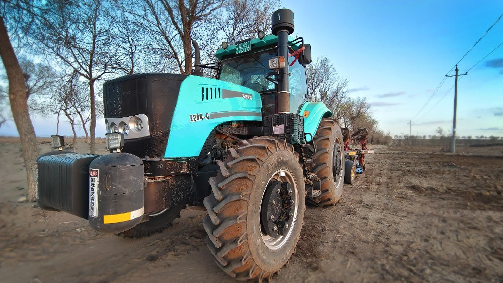 徐州凱爾2204-B犁地作業(yè)